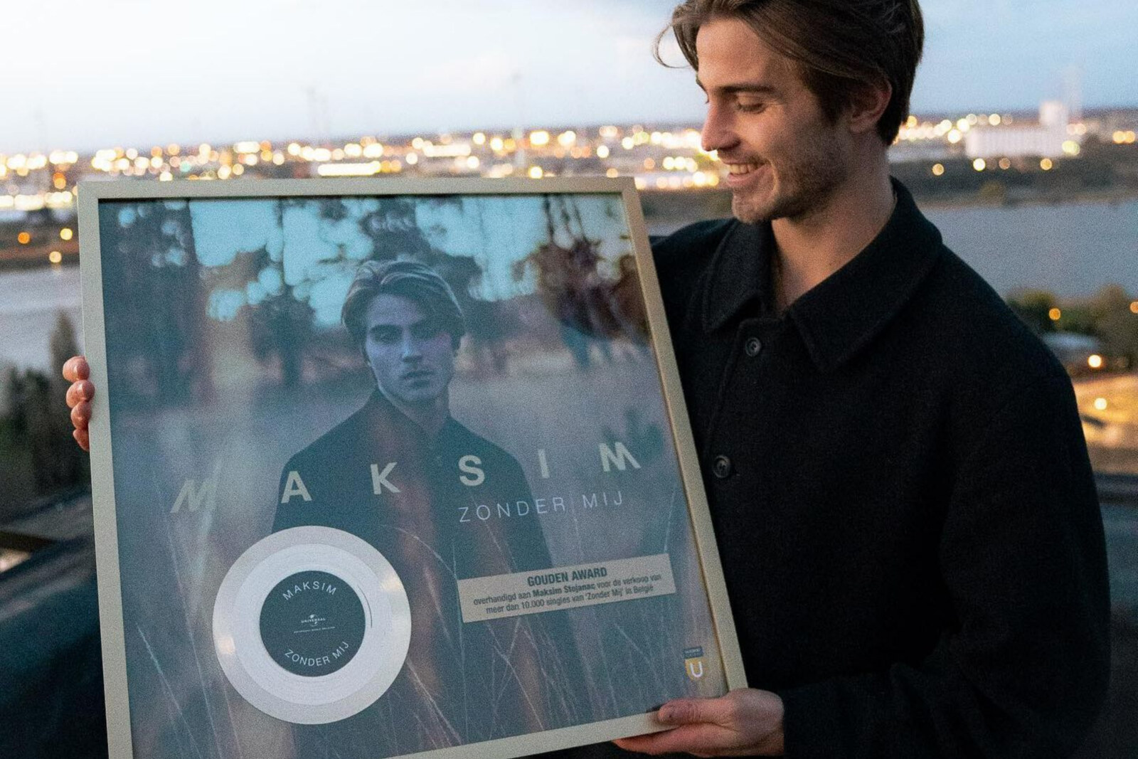 MAKSIM brengt nieuwe single "Onder Invloed" uit en viert dit met geheim concert