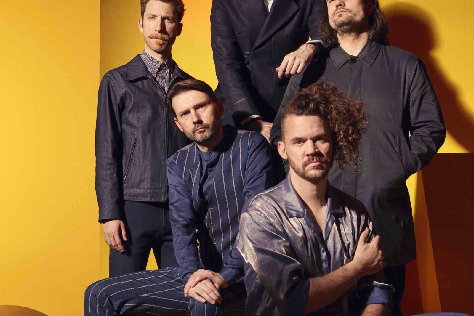 De Staat bereikt climax met project Red / Yellow / Blue en viert release op Best Kept Secret