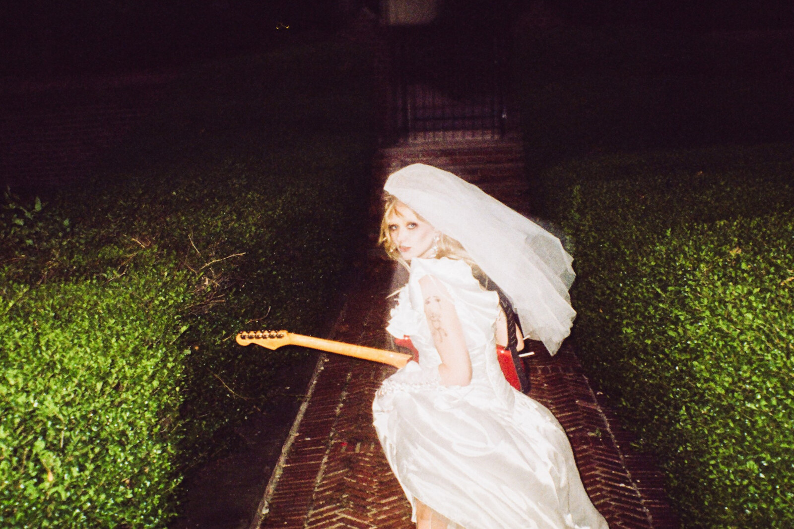 rlyblonde  shares her much-anticipated debut EP, ‘Fantasy