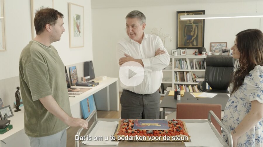 The Starlings verrassen minister-president Jan Jambon met taart en daar was een goede reden voor!