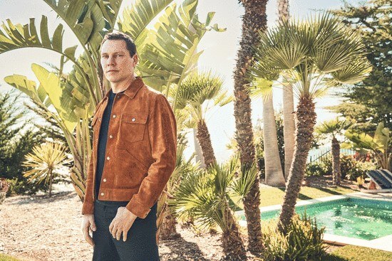 Stream Tiësto's new single ‘Drifting’