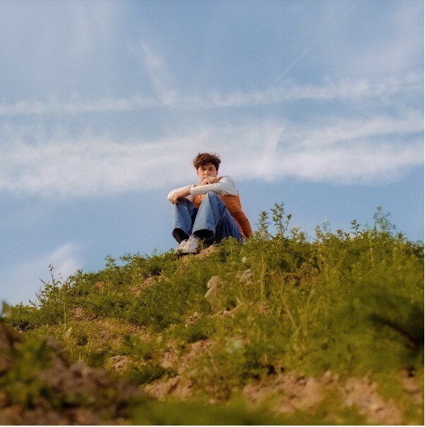 Berre releases new single "Kissing Strangers", out today
