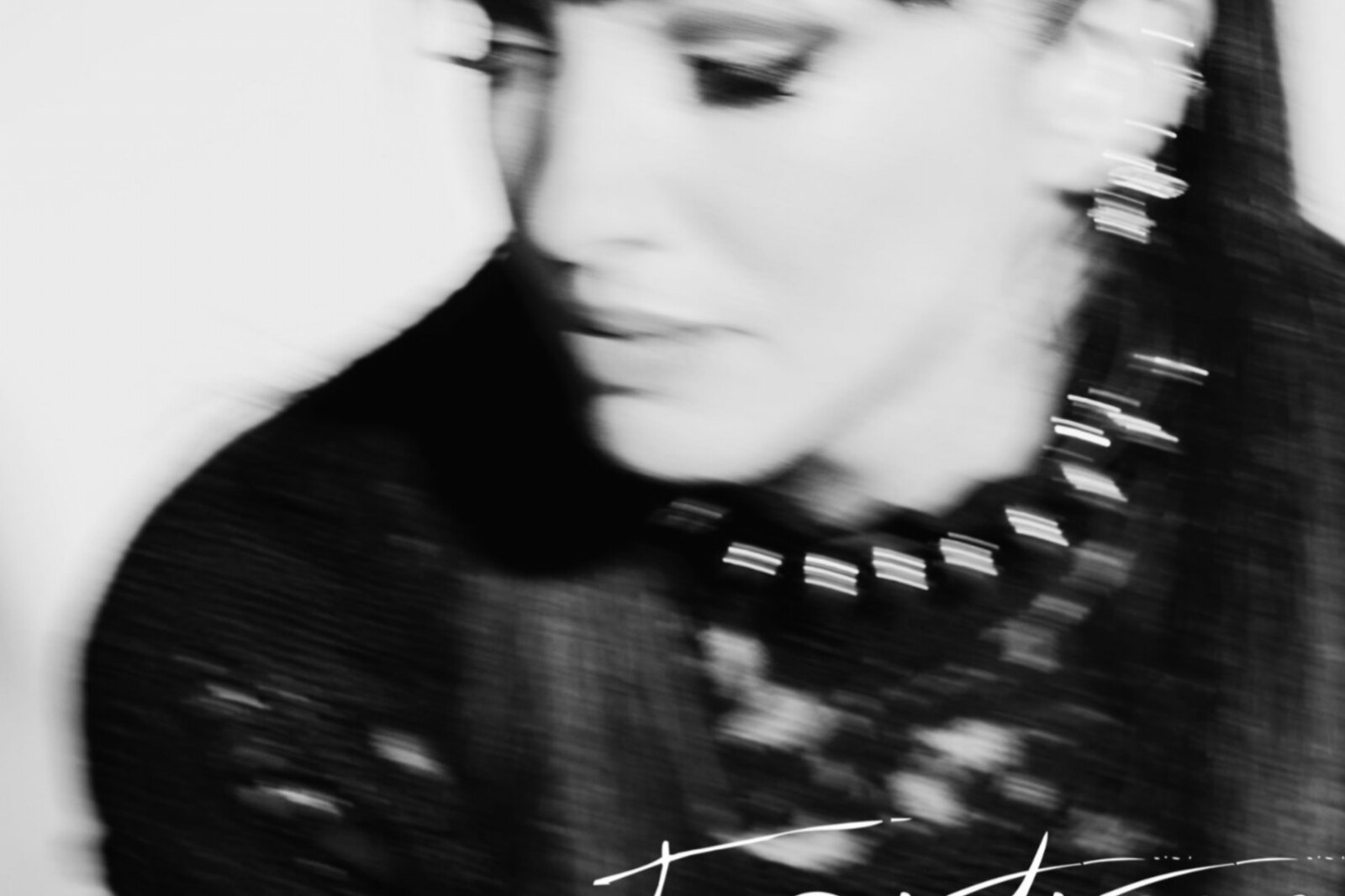 Liz Cass releases new EP 'Teardrops'