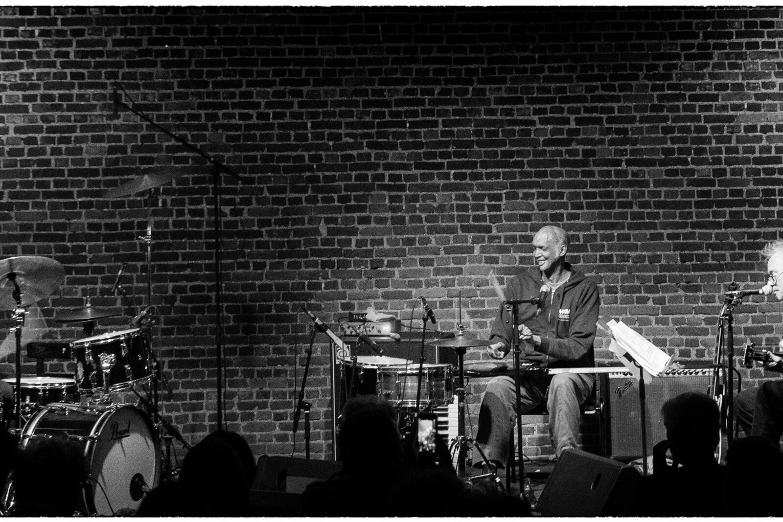 Met Marc Ribot als krachtig orgelpunt sluit de Hnita Jazz Club haar eerste seizoen in de gerenoveerde Hnita-Hoeve af  