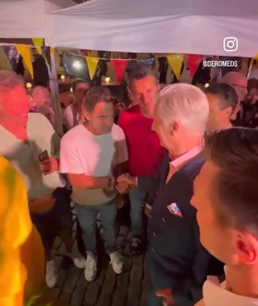Uitbundig koningspaar feest mee met De Romeo’s tijdens het 20ste Bal National