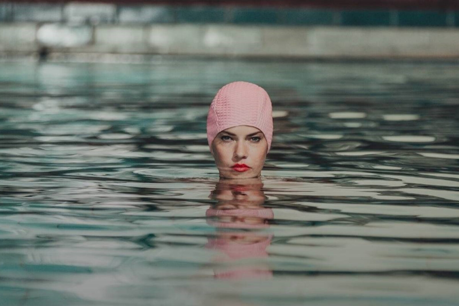 Grandiose synchronised swimming in Erin K's 'Breathe' video