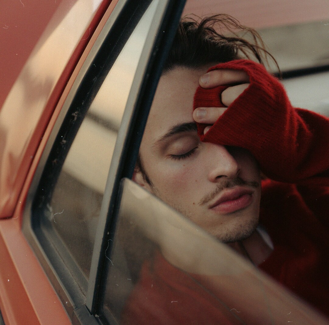 Iskander Moon lanceert debuutsingle Saterday Silence