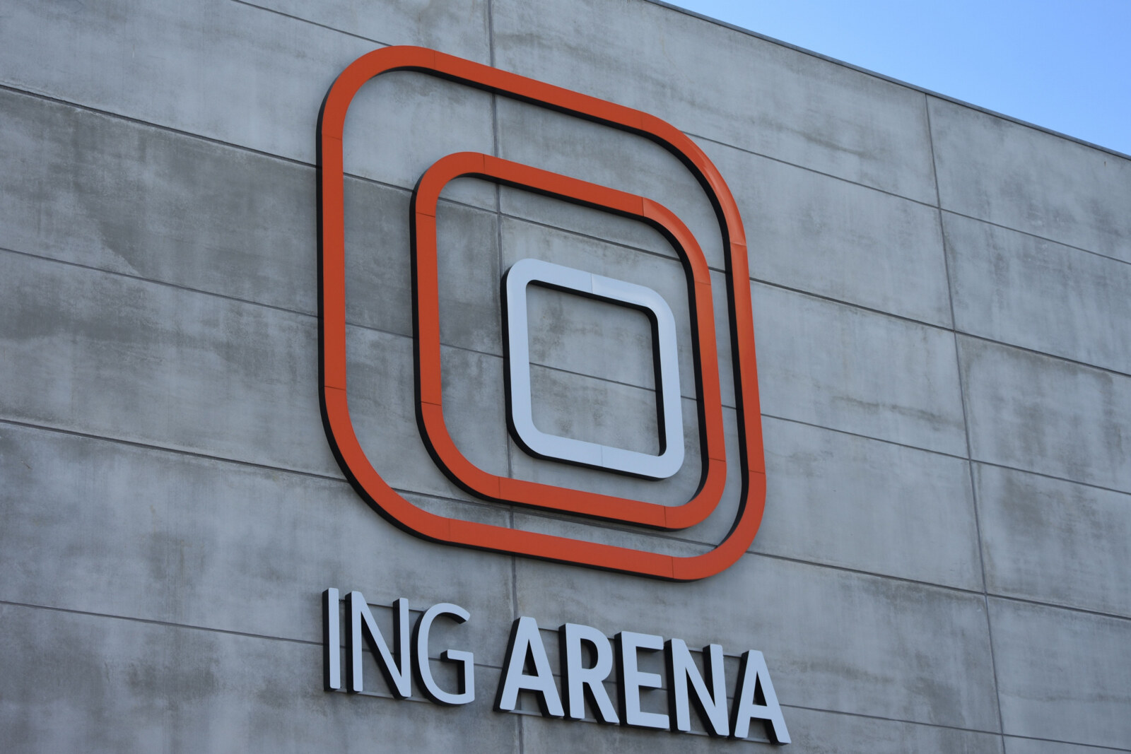 Paleis 12 viert zijn tiende verjaardag en heet voortaan ING ARENA