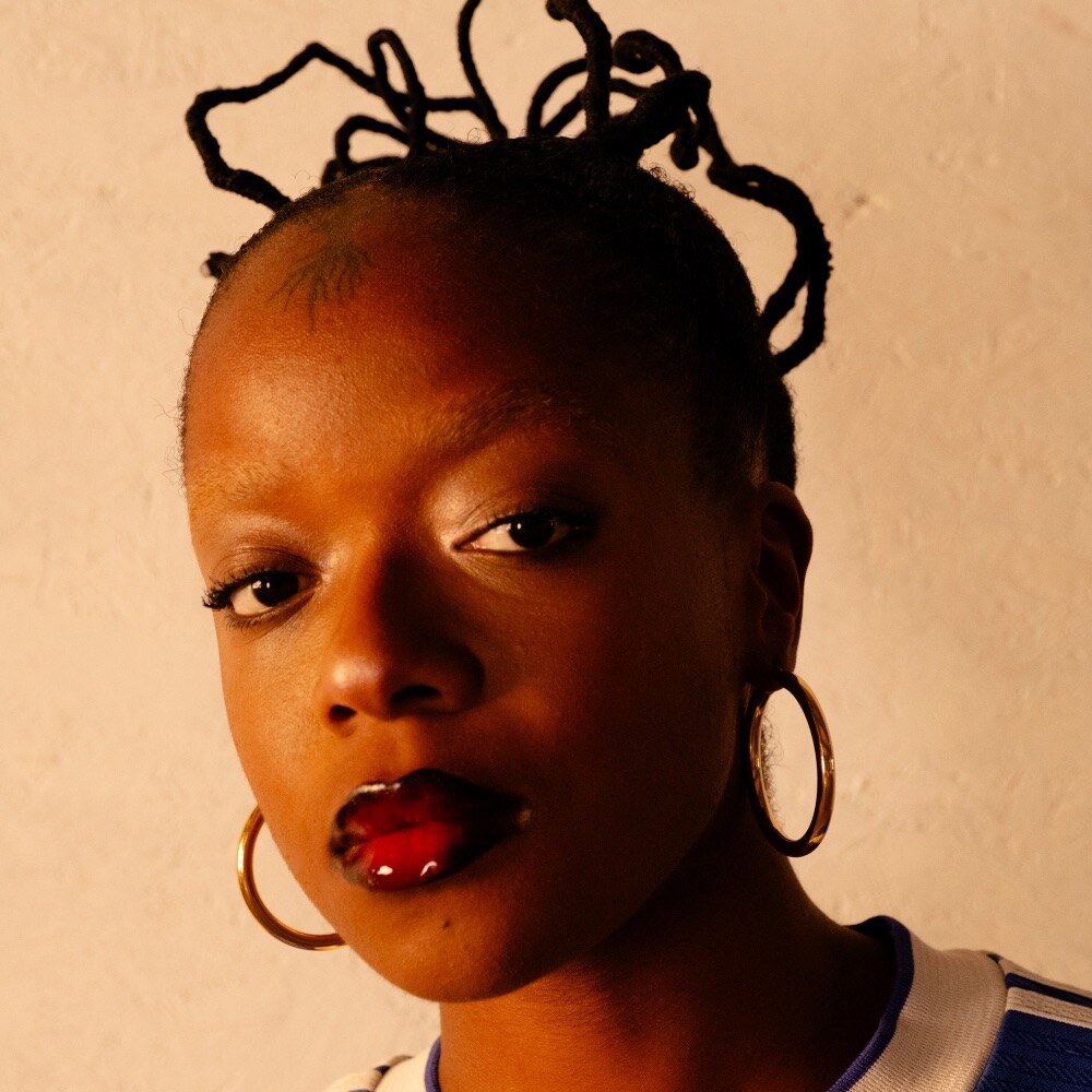 Multidisciplinair talent Reinel Bakole intrigeert op het dromerigere "Swords"