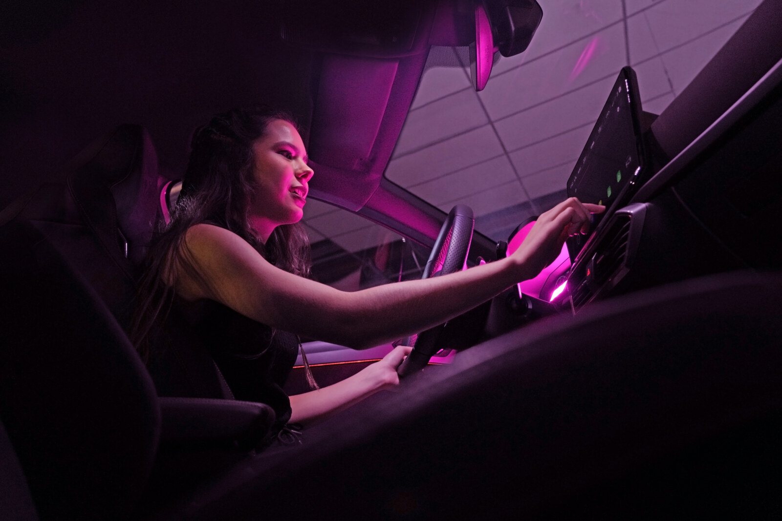 CUPRA en DJ Amber Broos geven tips om optimaal muziek te beleven in de wagen