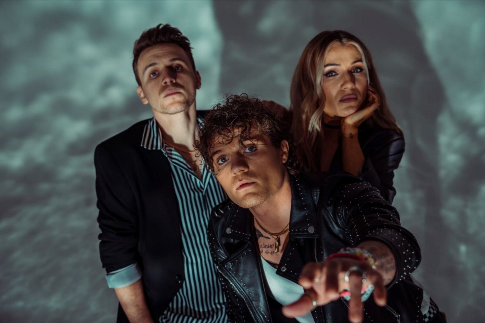 We Three release new single 'Dancing In The Dark'