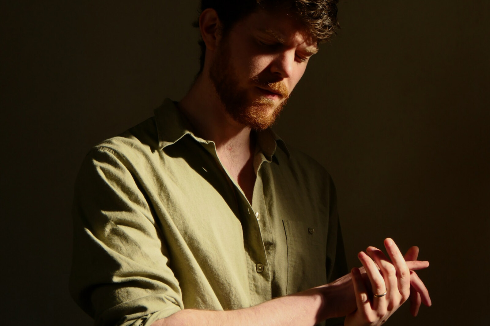 "Sirens": de bloedmooie debuutsingle van Little Seeker