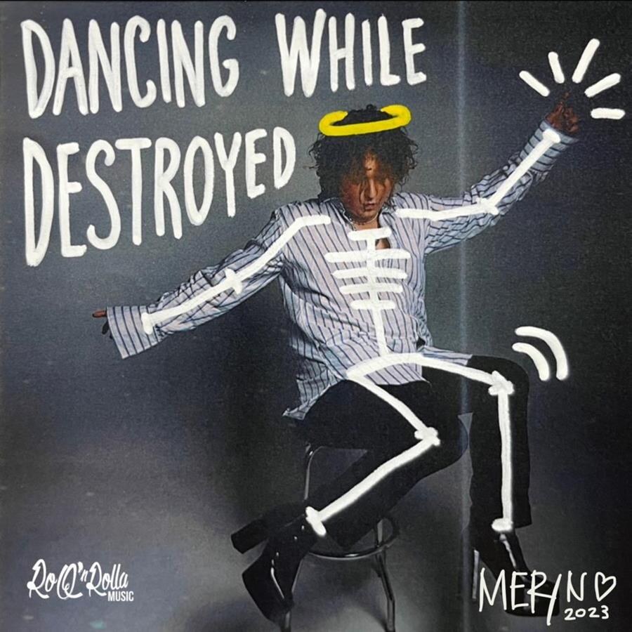 Eén maand na zijn overdosis nam Meryn zijn debuutsingle ‘Dancing While Destroyed’ op!