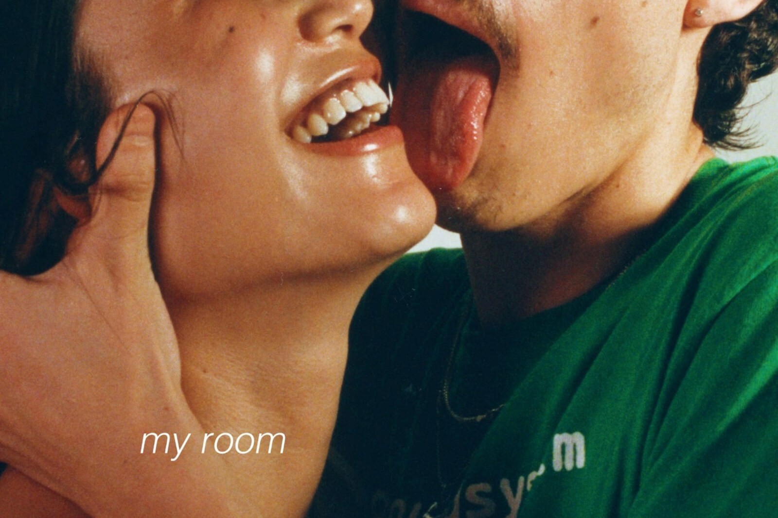 Callie Reiff tackles tech house with “My Room”