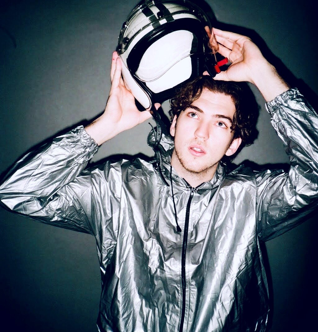 Cade Hoppe Releases New EP, 'Just Look At The Moon'