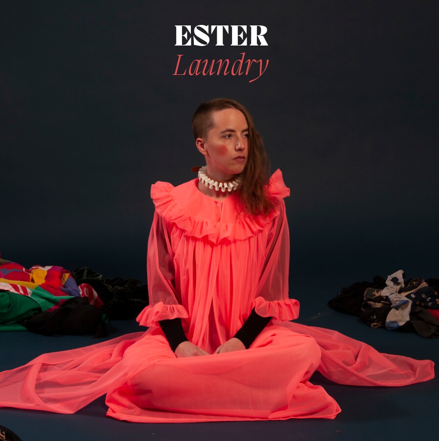 Non-binaire muzikant Ester presenteert EP ‘Laundry’