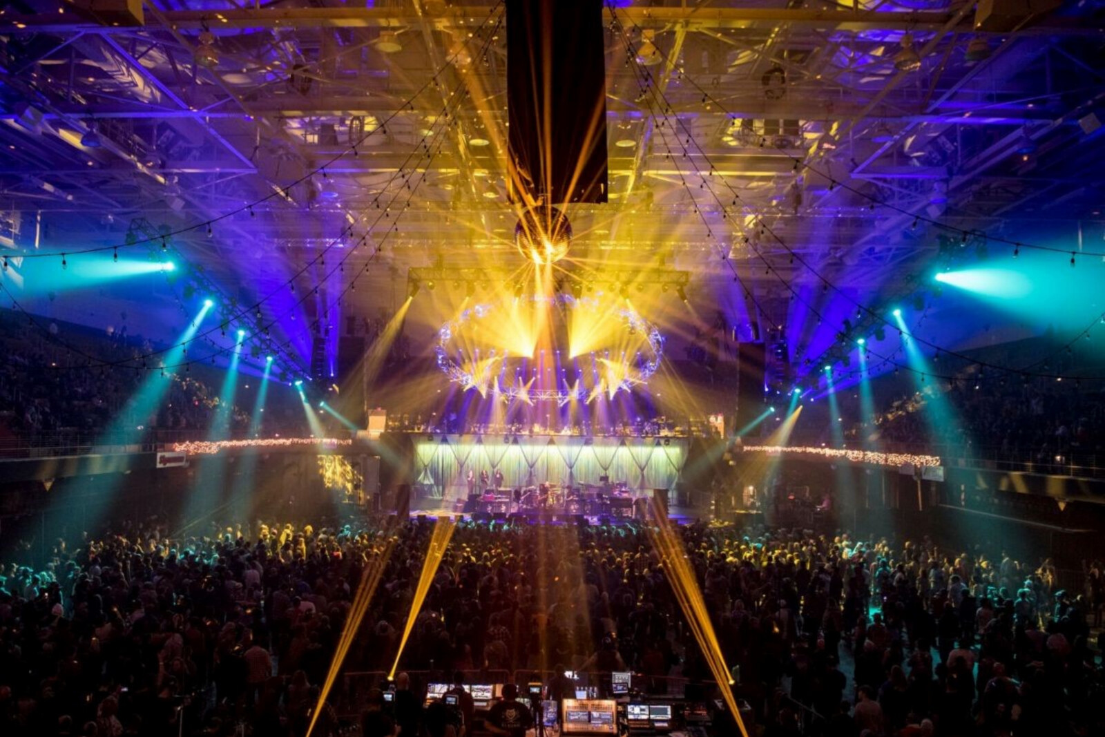 Warren Haynes Releases The Lead Single from 'The Benefit Concert Volume 20' - "Gold Dust Woman" with Jim James and Grace Potter