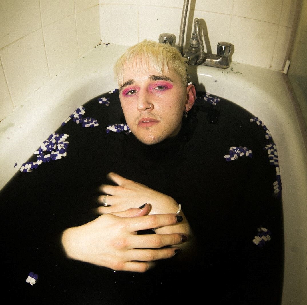 Pillgrim  shares official music video for 'DESENSITISED'