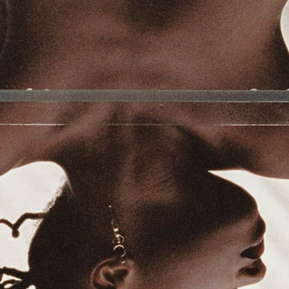 Reinel Bakole brengt een ode aan sterke vrouwen op "don't forget / floating Woman"