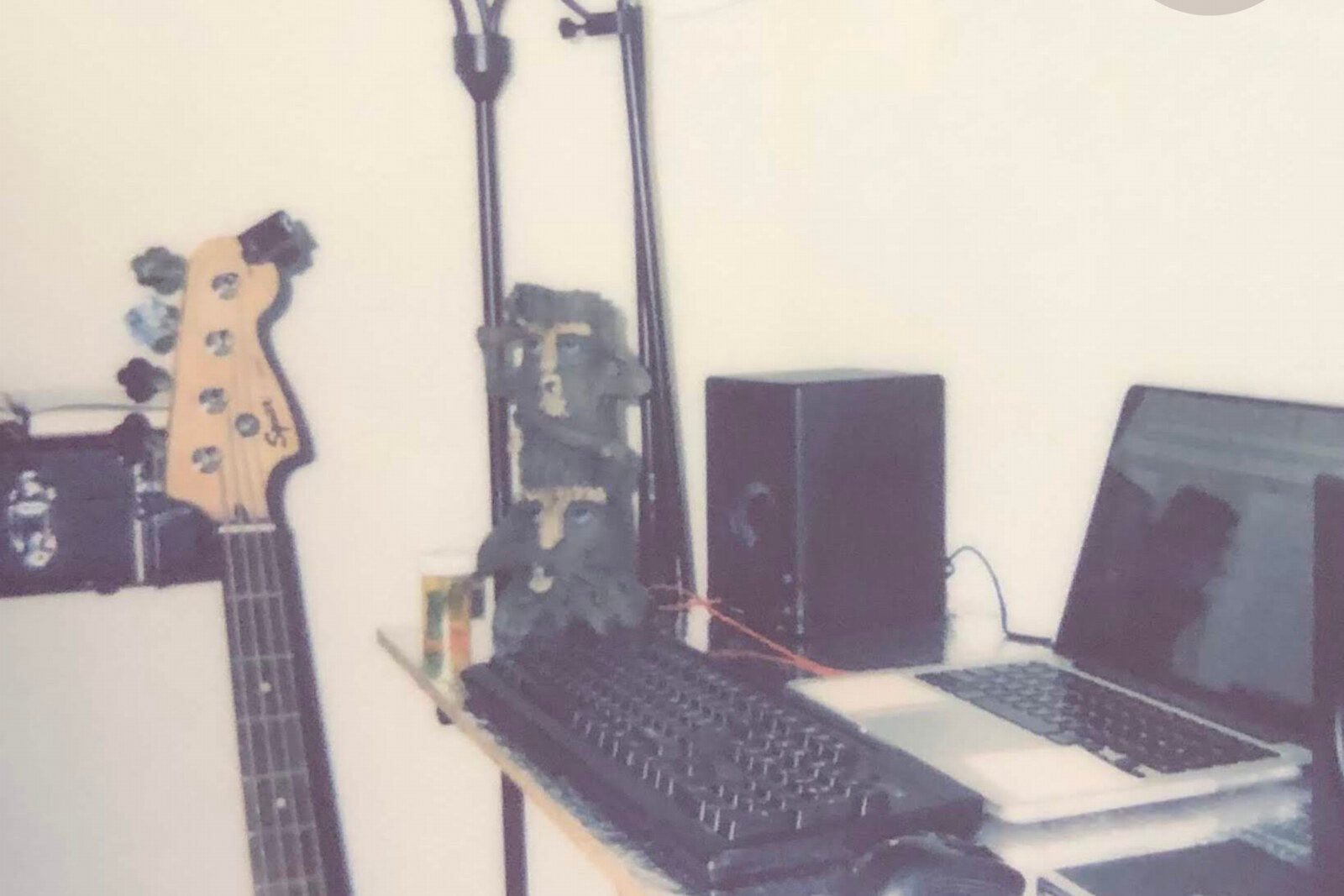 Alt-indie Riser deCasa Shares New Single "MUSE"