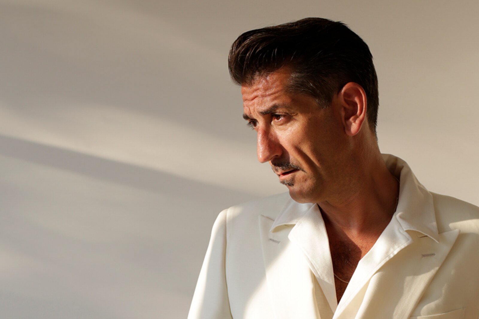 Danny Vera vertoeft in mei in Trixxo Theater en De Roma