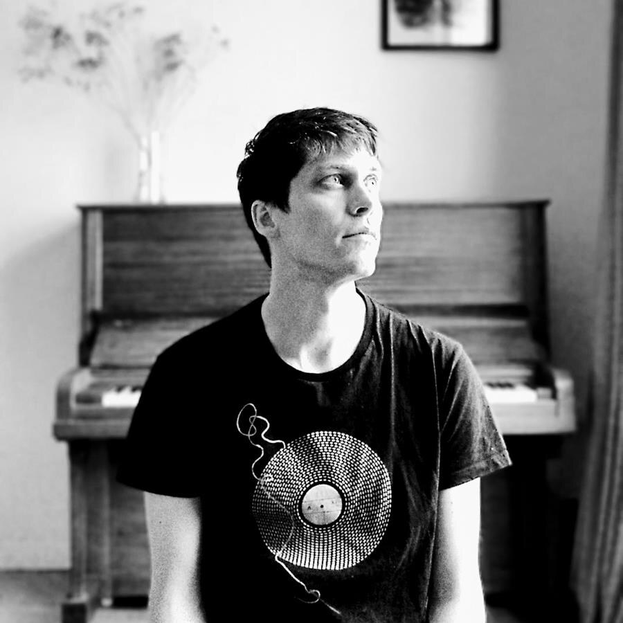Ligconcert-pianist Mattias Devriendt presenteert nieuwe ‘Opposition’ E.P. en ‘As I Lay Down’ album