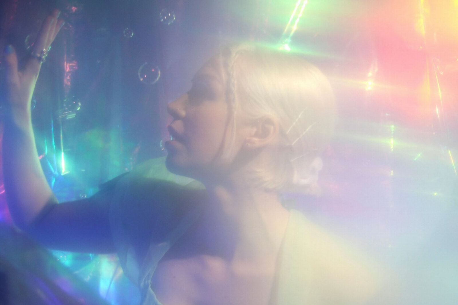 Ruby Grace viert valentijn dit jaar met "Hologram"