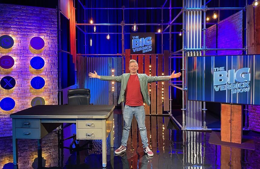 Comedian Jeroen Verdick hangt het opnieuw uit op Pickx+