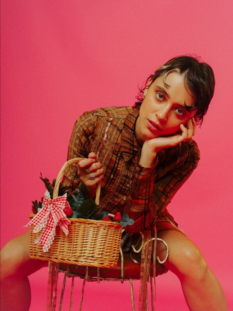 Pomme unveils "_jun perseides" from her album Saisons, out on March 22, 2024.