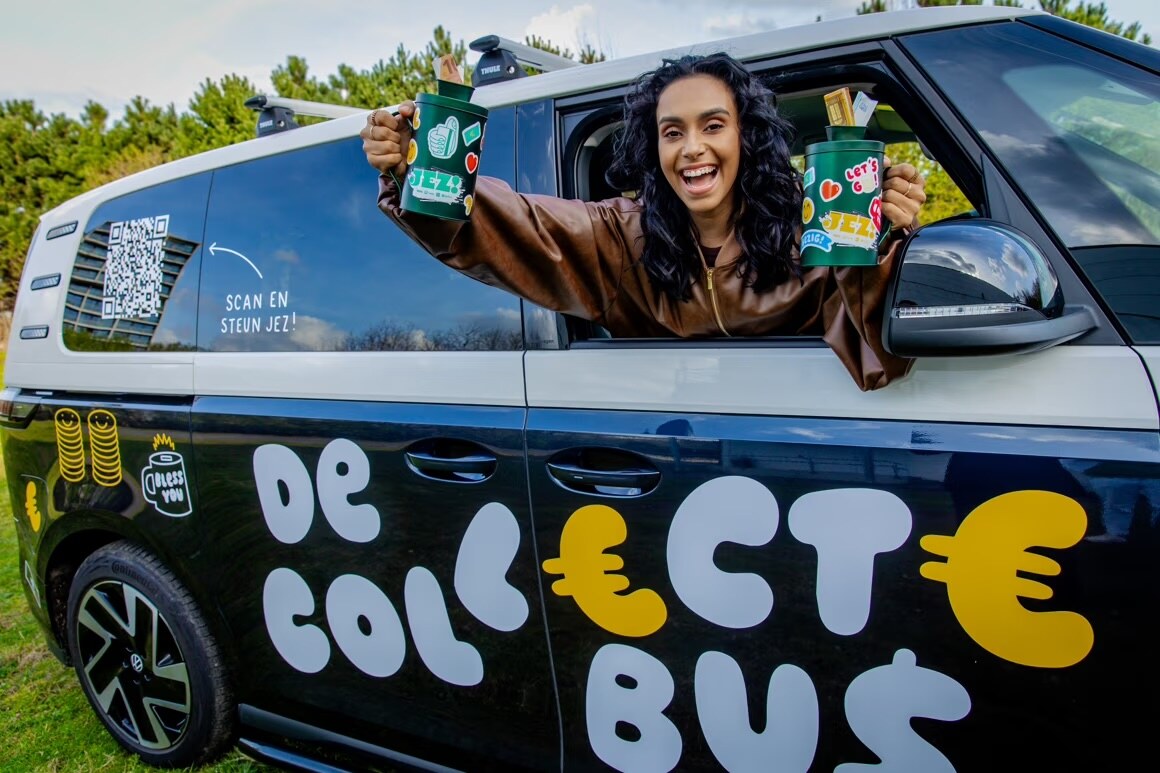 Deze 10 BV’s doorkruisen Vlaanderen met De JEZ!-Collectebus
