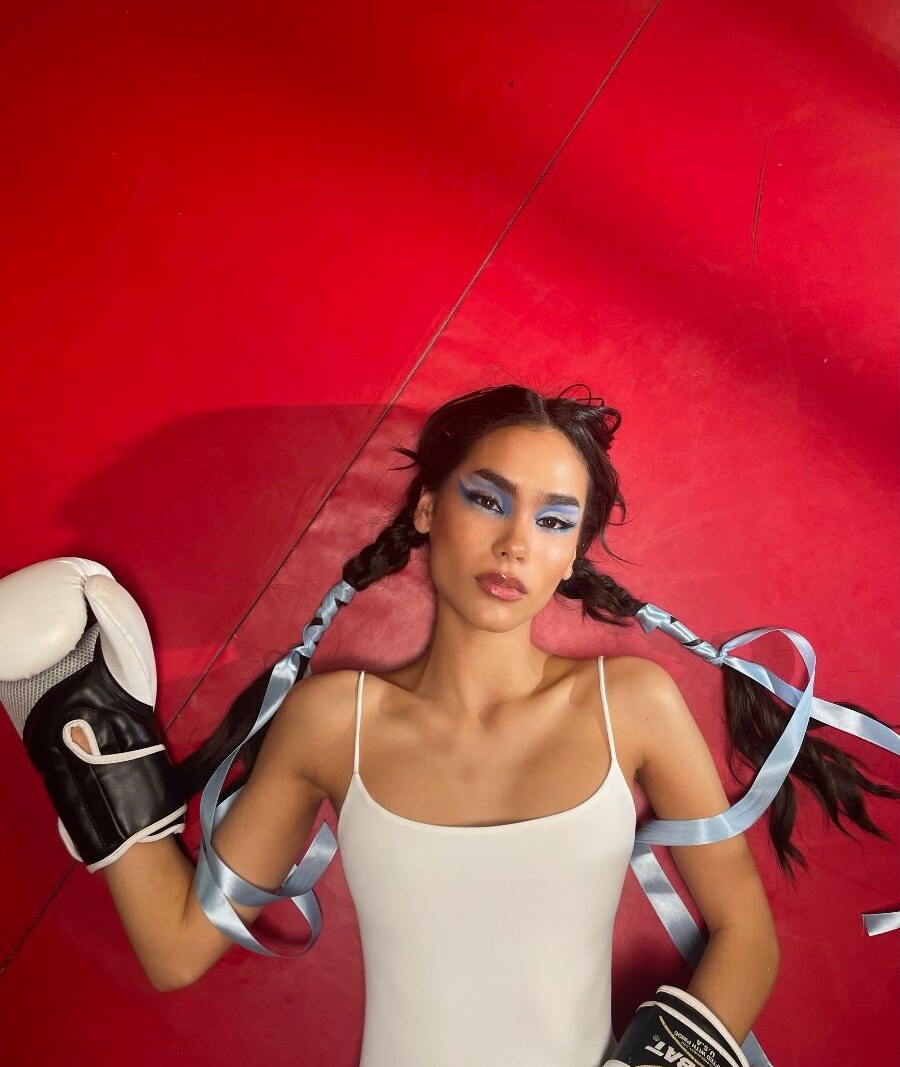Tehya  releases her debut track “crowd pleaser”
