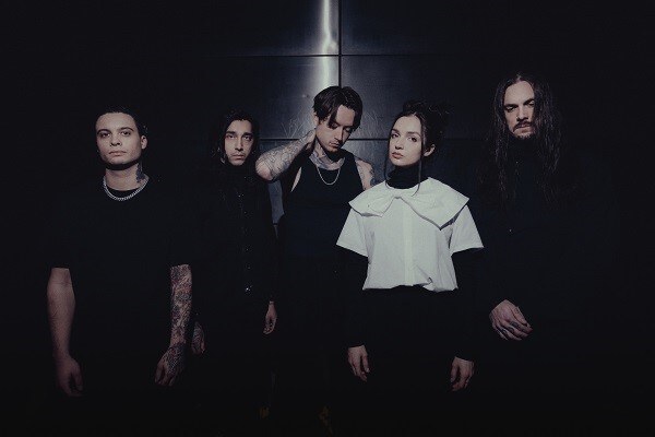 Bad Omens & Poppy Share "V.A.N" Live In Europe Video
