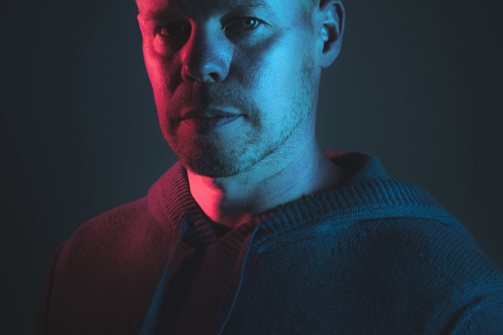 Ferry Corsten surprises Rotterdam Centraal Station with pop-up DJ set and premieres new single 'Where The Mountains Grow'!