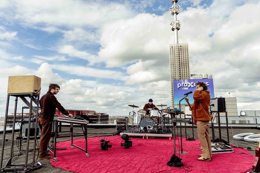 Compact Disk Dummies tilt gloednieuw album ‘The Signal’ letterlijk naar hoger niveau met showcase op hoogste zendmast van België