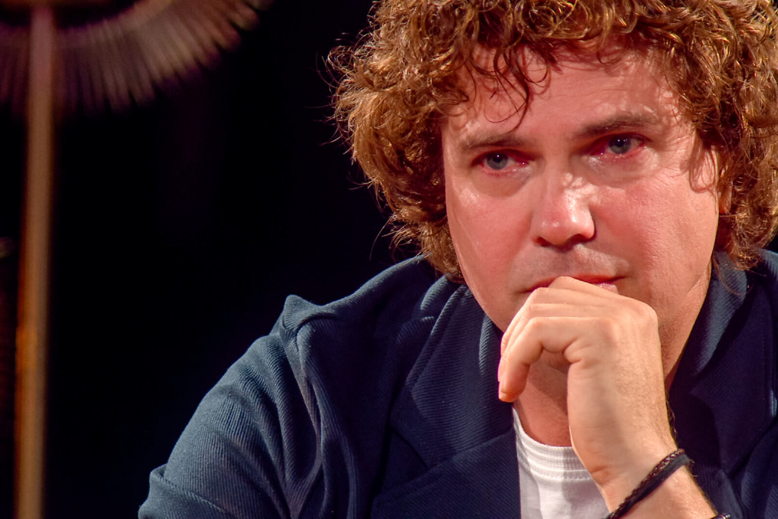 Regi maakt van de beklijvende muziek van Jasper Steverlinck een stevig trance nummer in Liefde voor Muziek