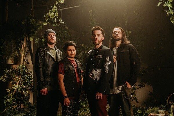 Rising Rockers Stray View Sign To Hopeless Records Unveil New Single: "Escape"