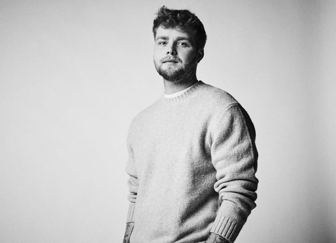Alex Warren speelt op zondag 15 september 2024 in Kavka Zappa