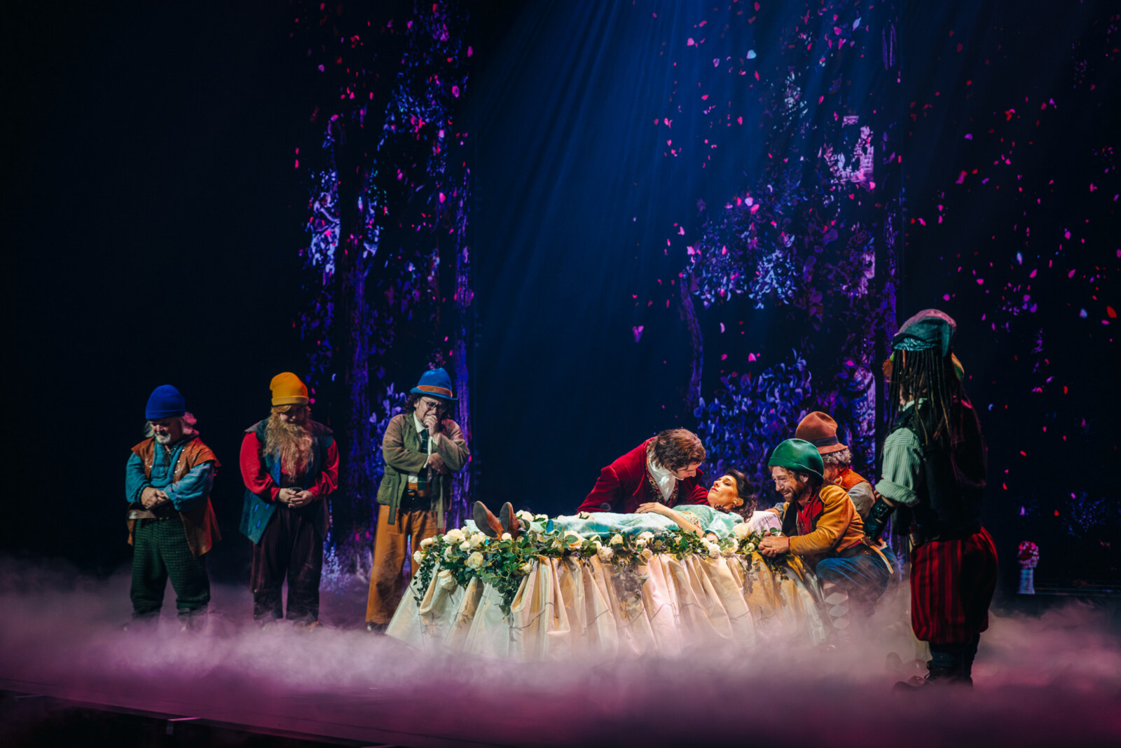 Sprookjesmusical Sneeuwwitje betovert publiek tijdens première!