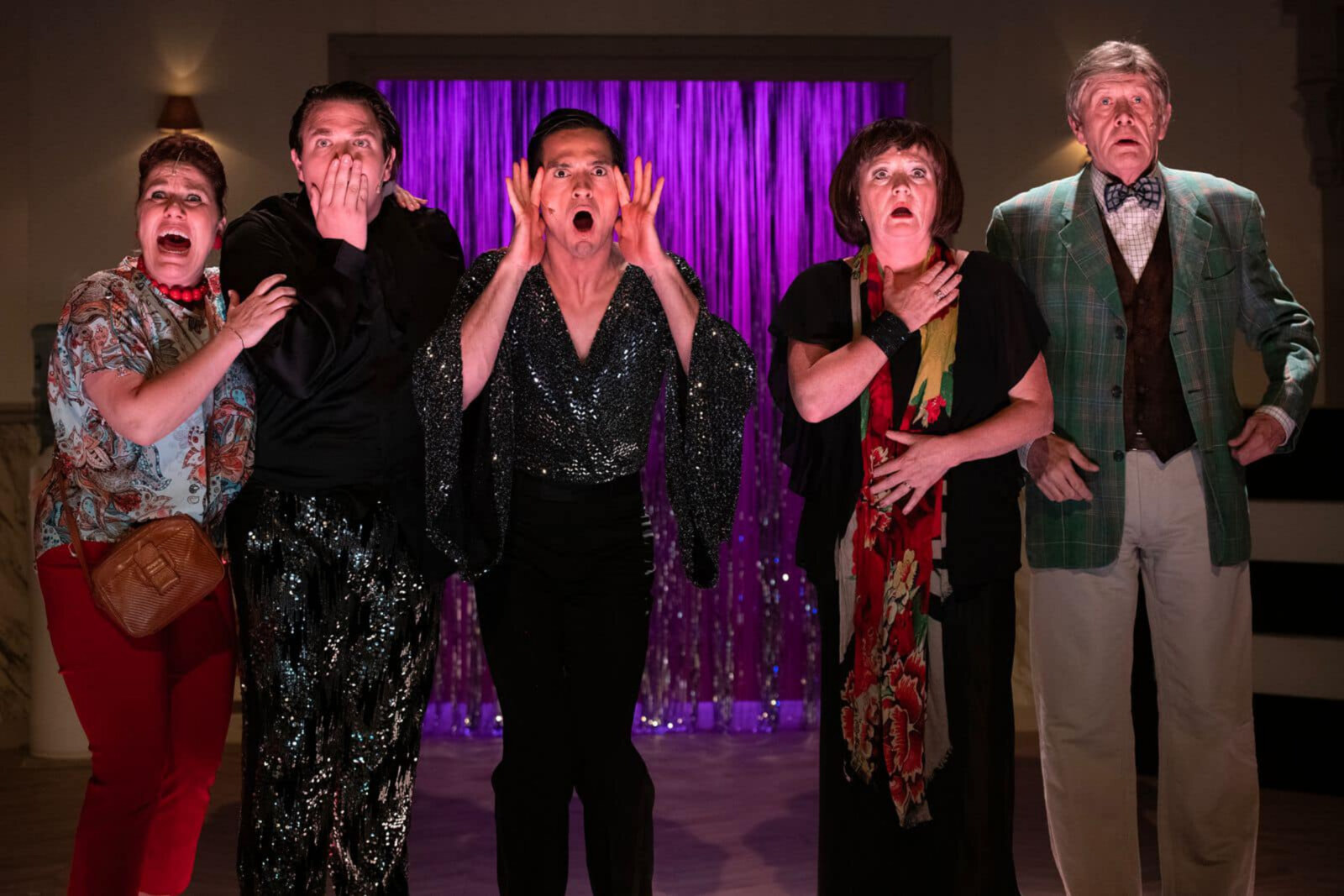Feestelijke voorstelling De BallRoombeker doet voeten zweven.