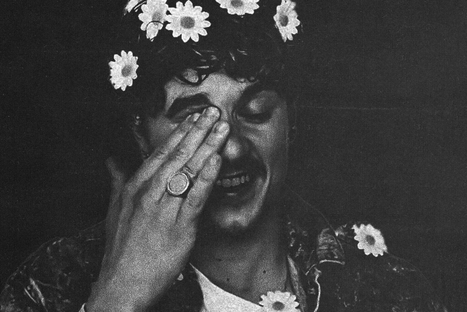 Bradley Simpson releases "Daisies" 