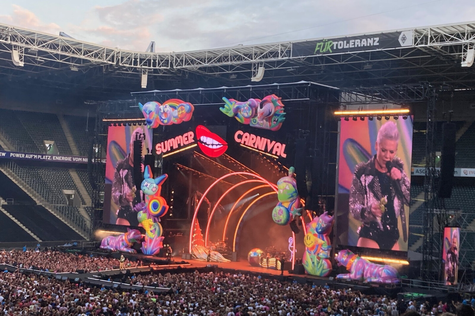 P!nk brengt het carnaval ook naar Mönchengladbach!