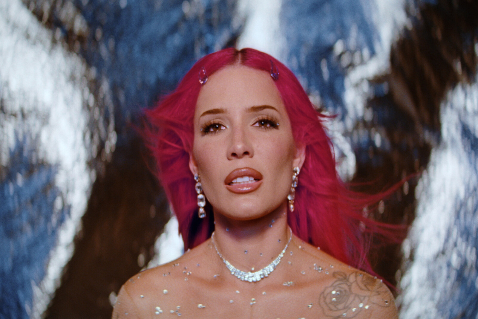 Halsey releases "Lucky"
