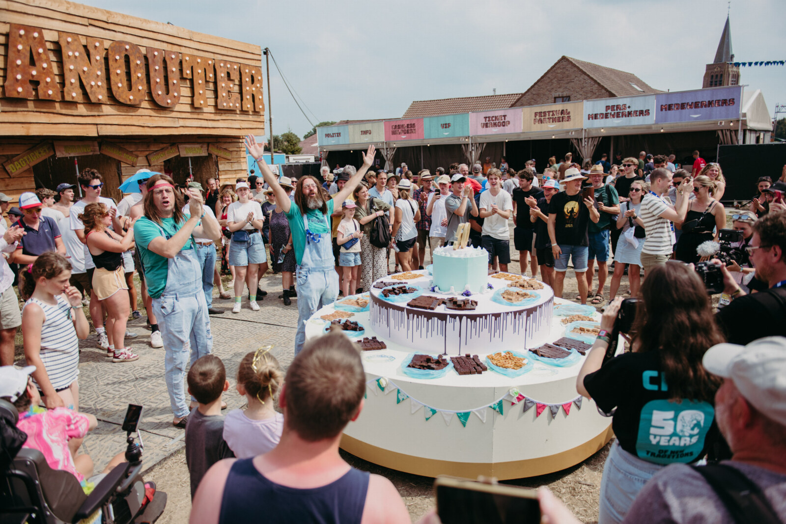16.000 festivalgangers op eerste festivaldag van uitverkochte jubileumeditie Festival Dranouter