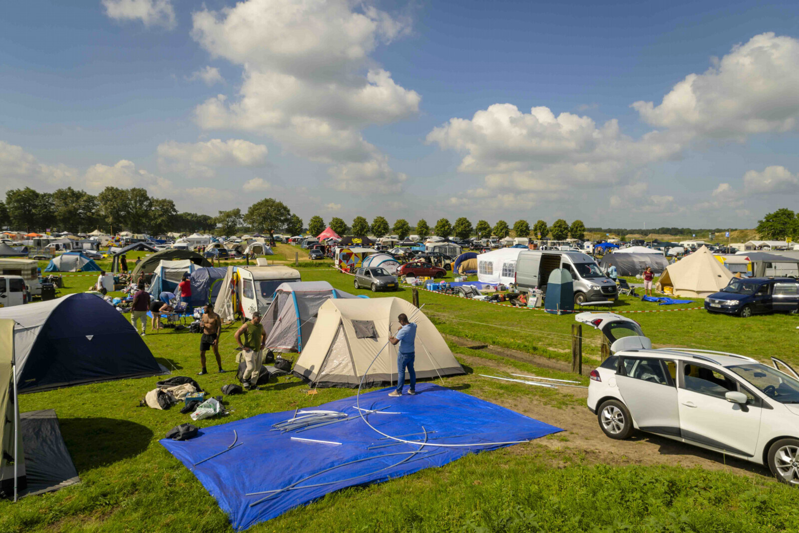 Duizenden festivalgangers stromen toe in Hoogstraten voor Antilliaanse Feesten 