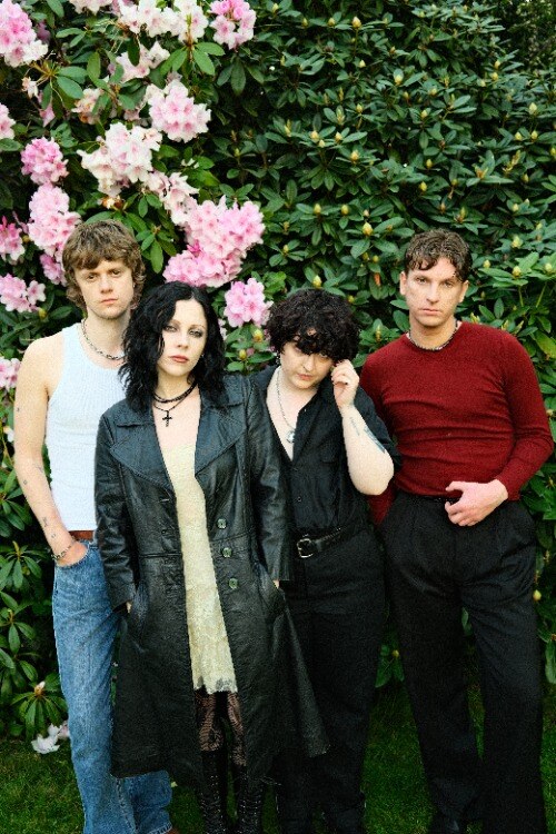Pale Waves brengt single Gravity uit