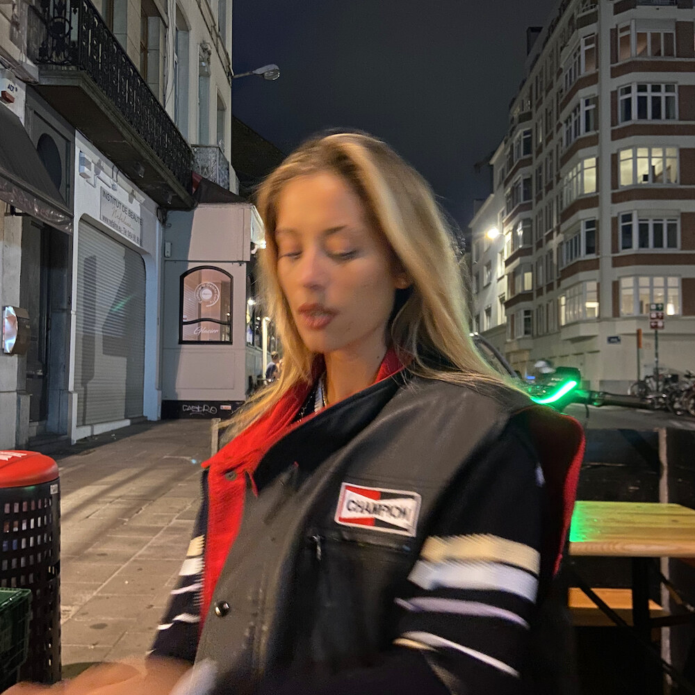Iliona vindt zich opnieuw uit op "Stp"