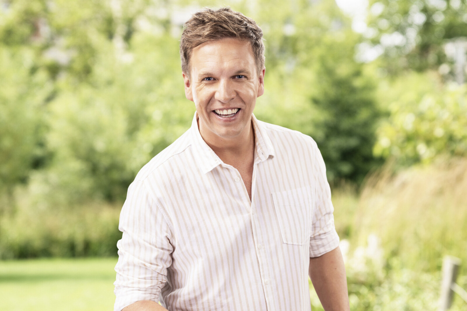 James Cooke verwelkomt Eric Goens maandag als eerste centrale gast in een nieuwe week van Café Congé