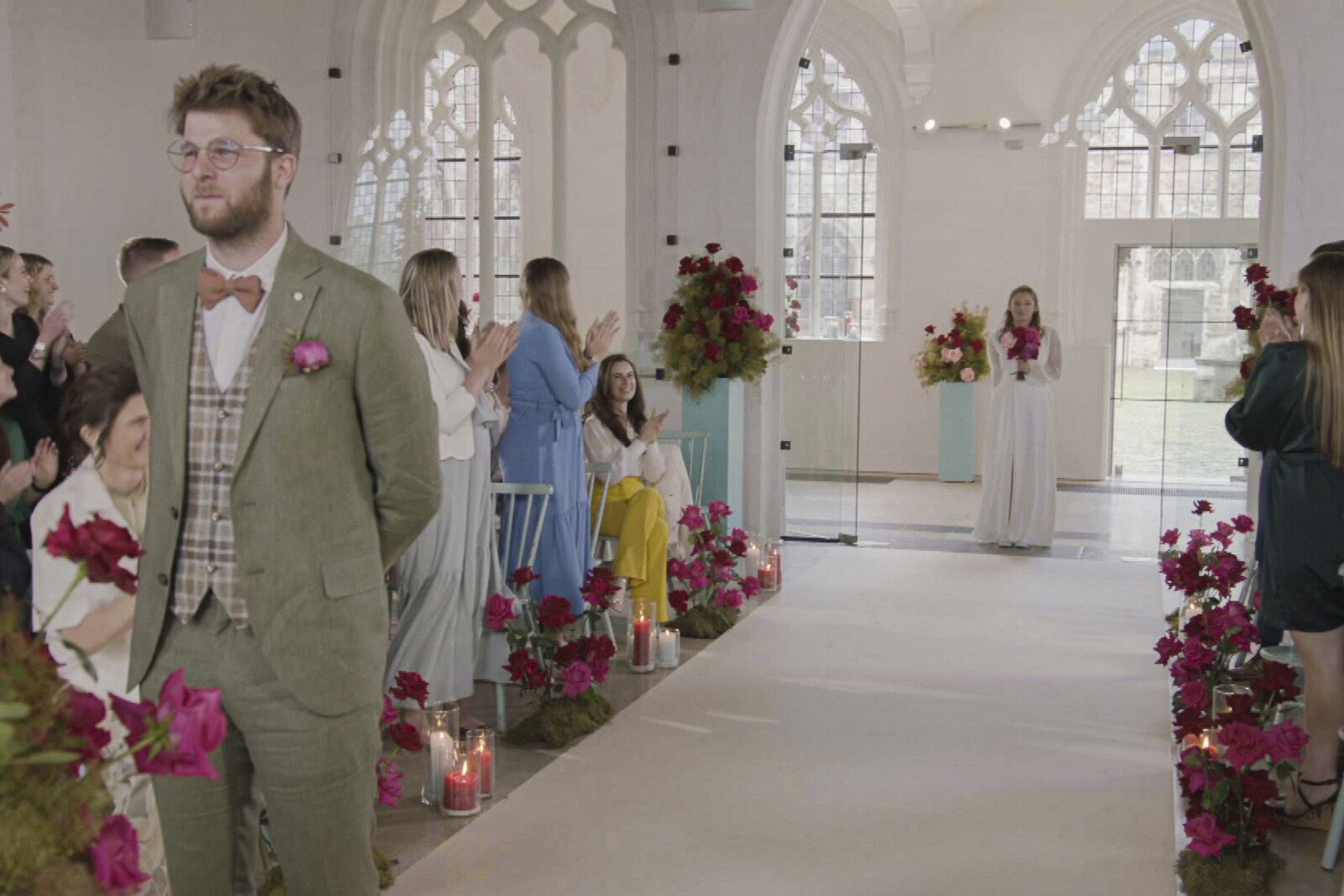 Daar komt de laatste bruid… op haar gepersonaliseerde wedding sneakers