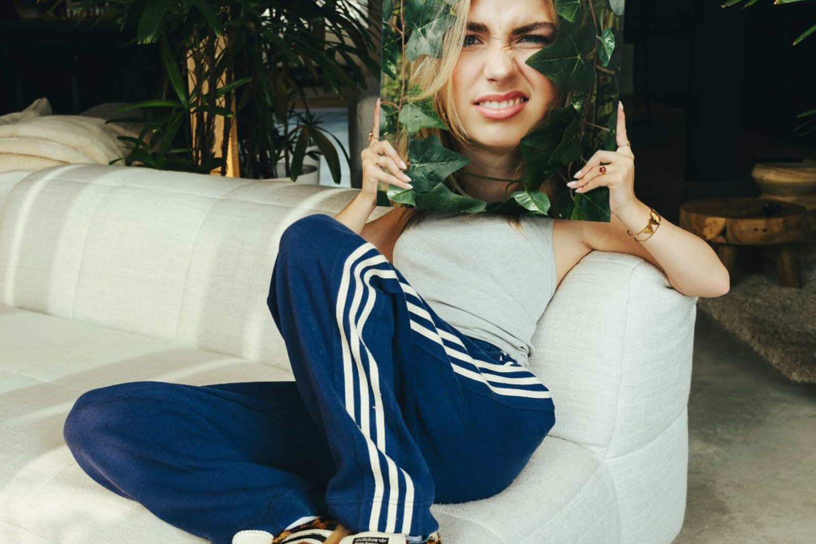 Roxy Dekker brengt nieuwe single 'Industry Plant' uit