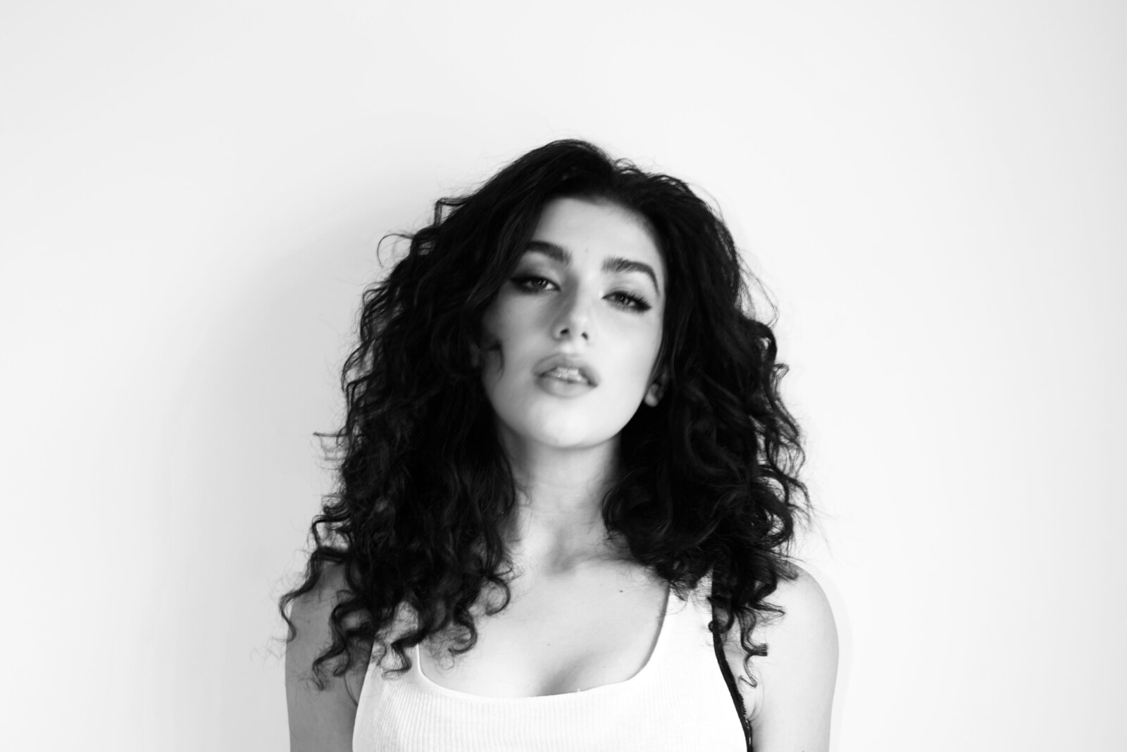 Caroline Romano Shares New Single, "Pretty Boys"